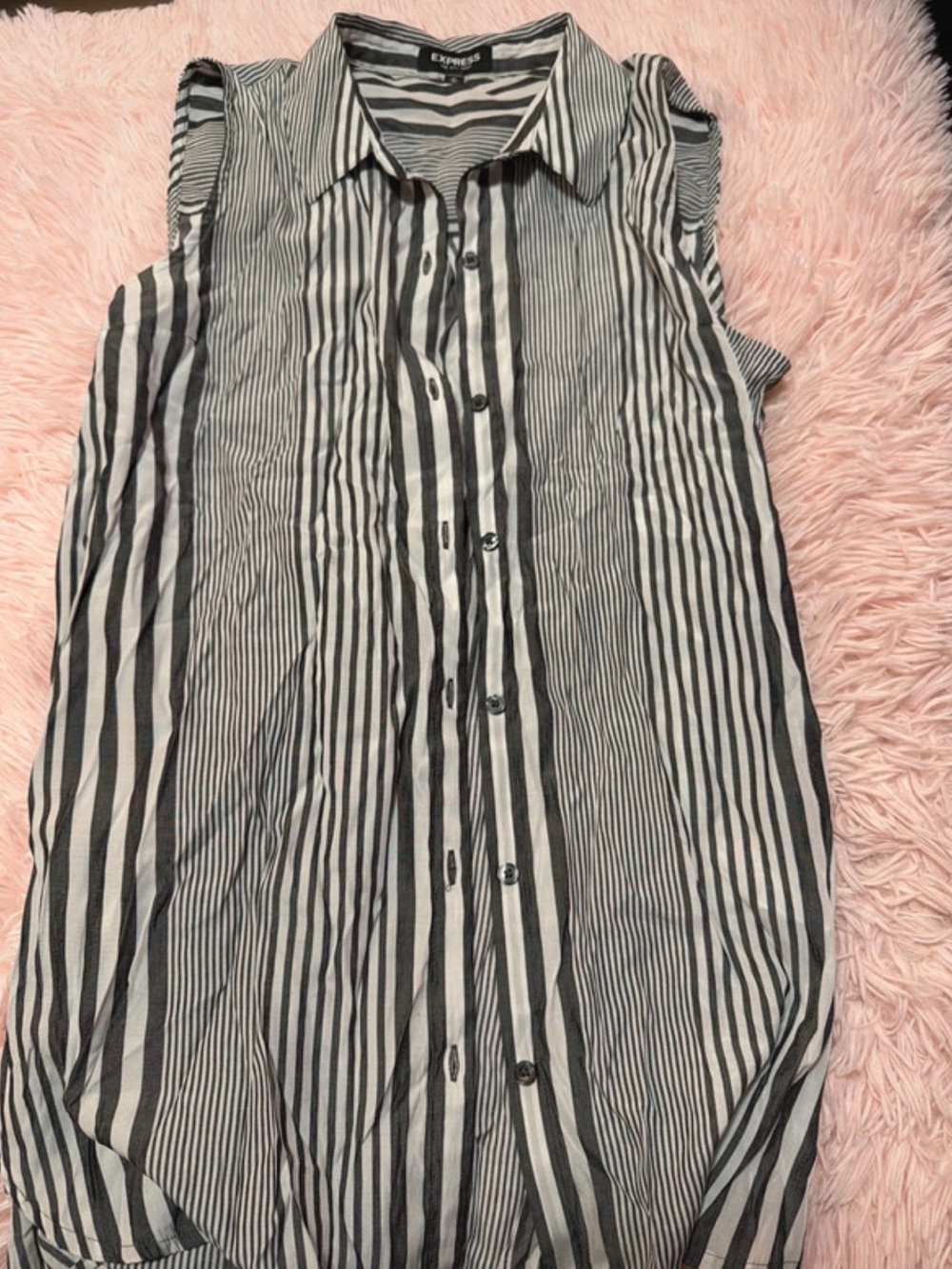 Express Striped Sleeveless Button-Up Shirt - Black and White
